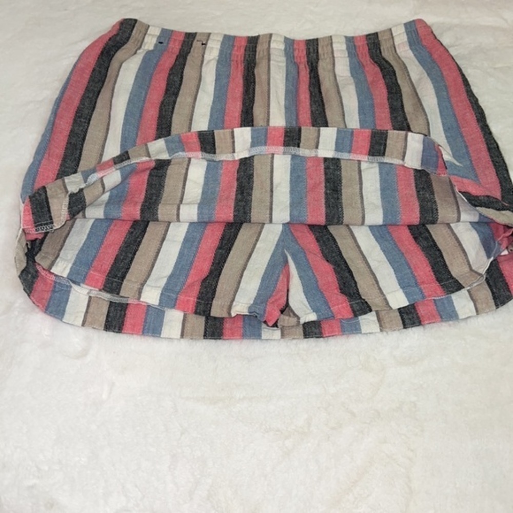 ATTYRE SKIRT WITH BUILT IN SHORTS. Size 12p - Picture 3 of 4
